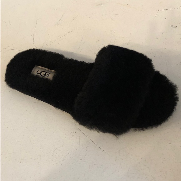 NWB UGG real lamb fur black fuzzy slippers size 7 - Picture 5 of 7